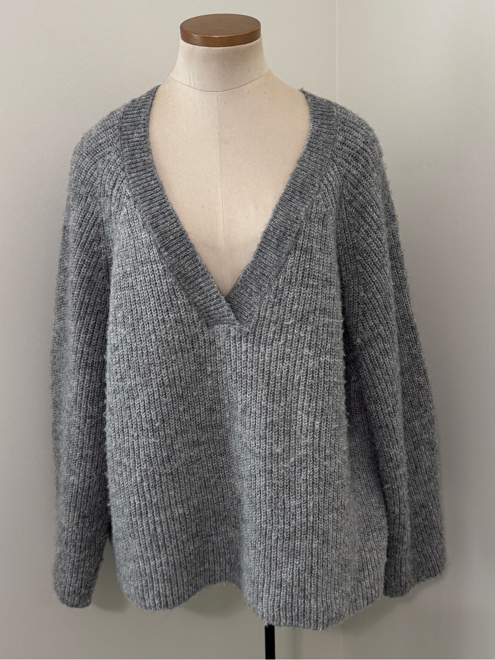 Pull&Bear Large Gray‎ V-Neck Oversized Pullover Sweater ~ Pull & Bear